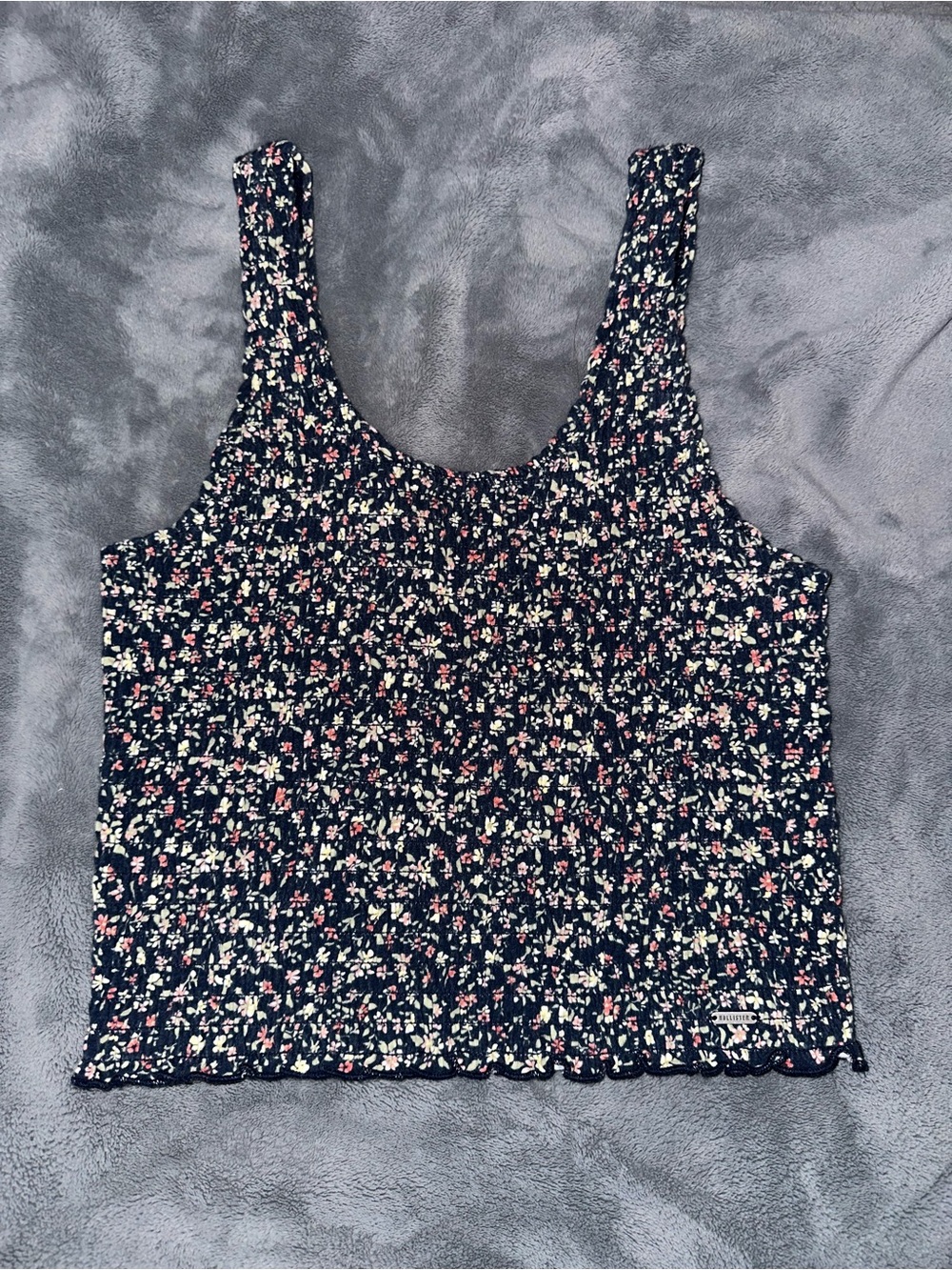 ⭐️3 For $15⭐️ Hollister Navy Floral Ruffled Cropped Tank Top